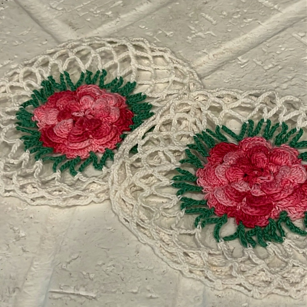 Vintage Crochet Rose Round 6” Doilies set of Two 🌹
